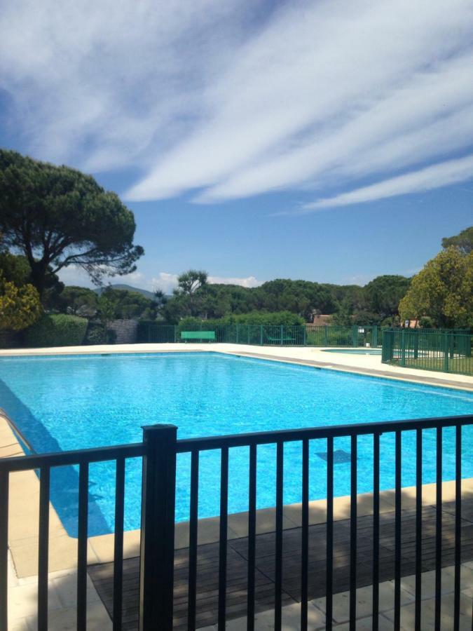 Agréable studio proche StTropez Piscine et Tennis Gassin Exterior foto